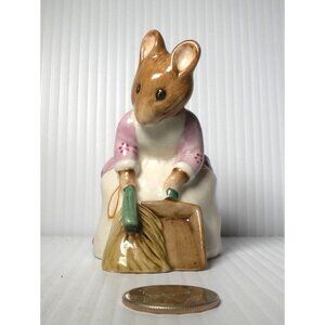 Beatrix Potters Hunca Munca Sweeping Figurine By Beswick England 1977 Ceramic Co